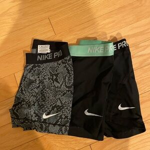 NIKE PROS- 3 PAIRS
All size small!!